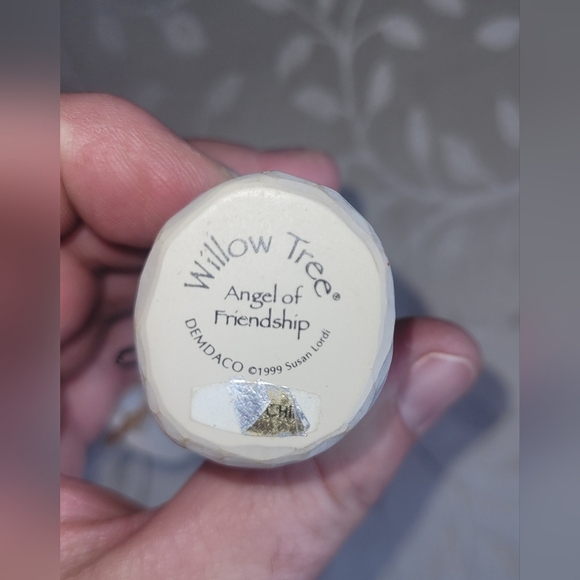 Willow Tree "Angel of Friendship" Sculpture - Picture 4 of 4